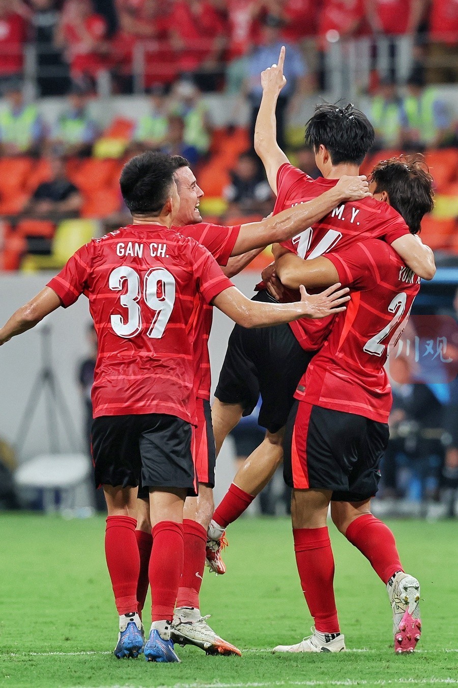 体育赛事-国际比赛日突围战来临，成都蓉城围绕欧超杯刷新队史纪录，底气十足，身体对抗强度拉满-体育赛事